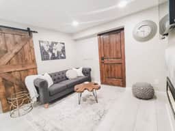 Outdoor Enthusiasts enjoy Mountains & Cozy retreat