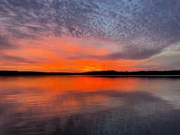 Spacious Oasis! On the lake, amazing sunsets!